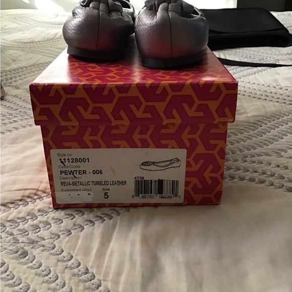 Tory Burch Reva ballet flat, Pewter size 5 - Picture 4 of 4